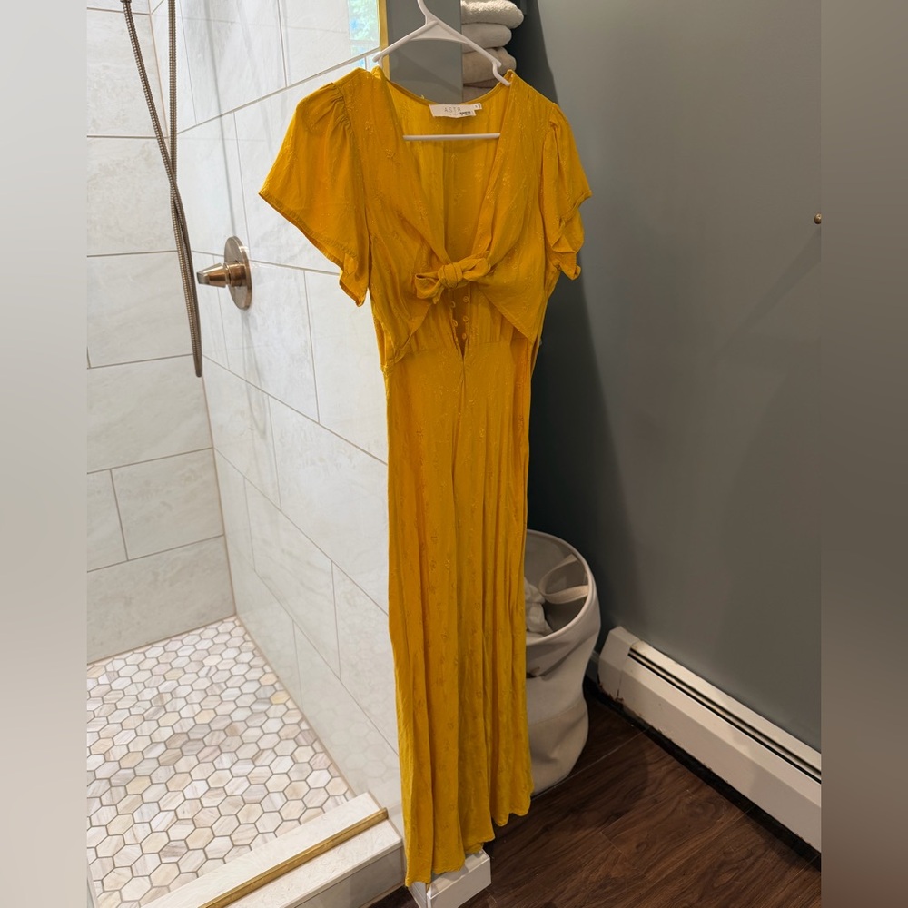 Astr the label Yellow Dress